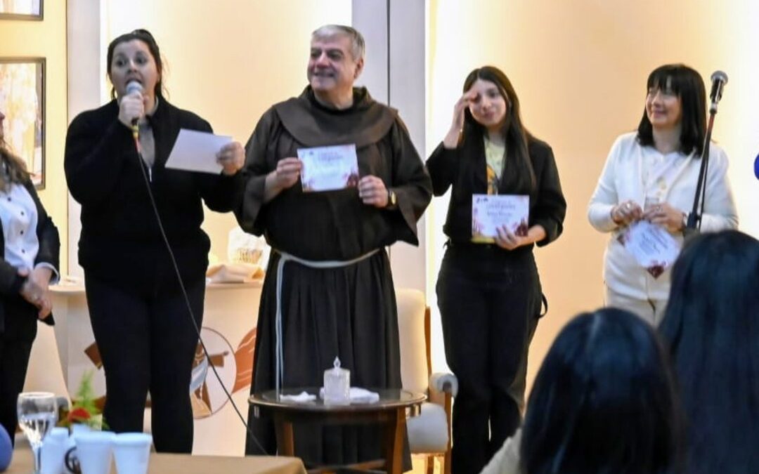 Café literario: un encuentro que unió historia