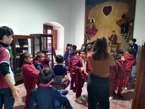 fraymamertoesquiu-visita-celda-alumnos-bicentenario (2)
