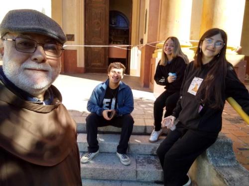 fraymamertoesquiu-visita-celda-alumnos-bicentenario (4)